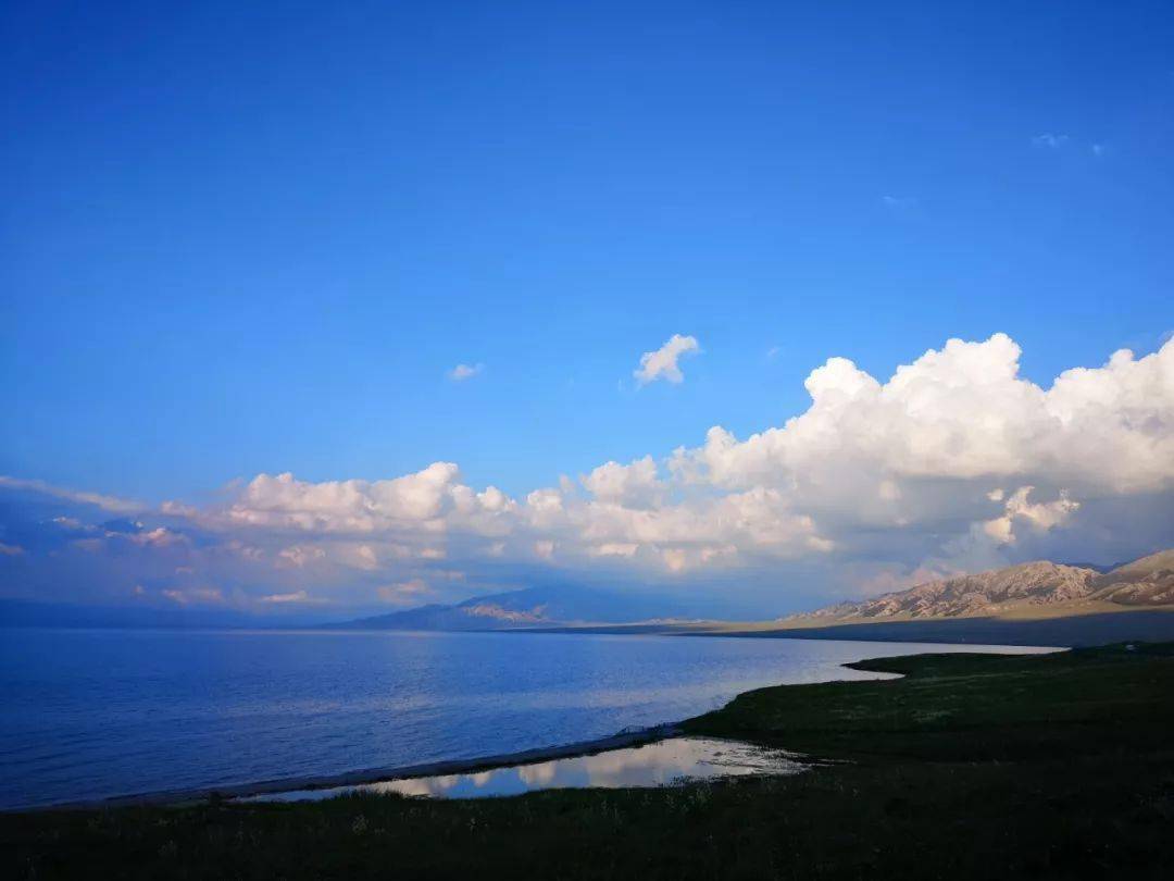 赛里木湖最早实况揭秘，原生态美景一览无余